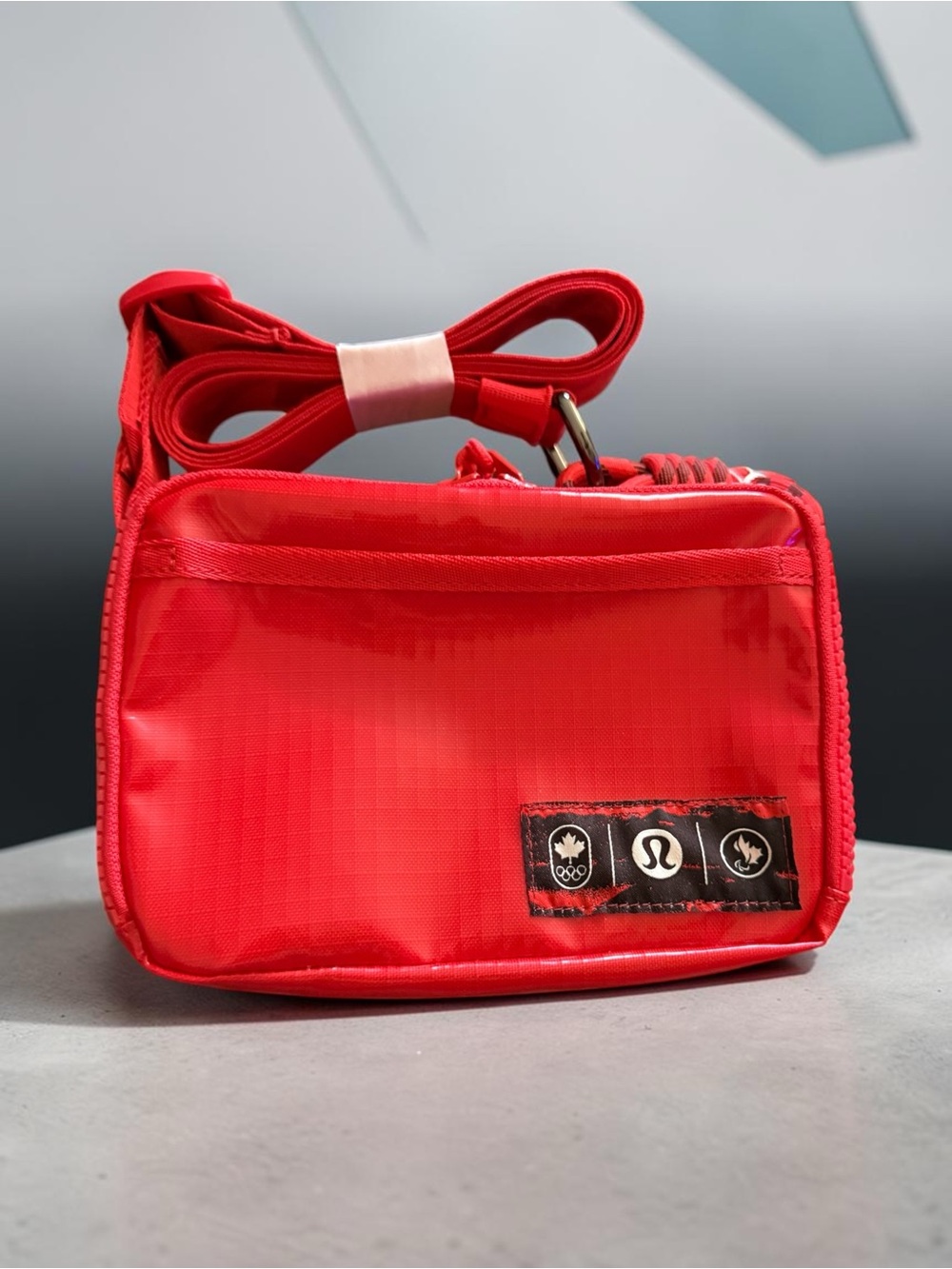 Lululemon New w/ Tags Team Canada Future Legacy Easy Access Ripstop Bag 1.5L